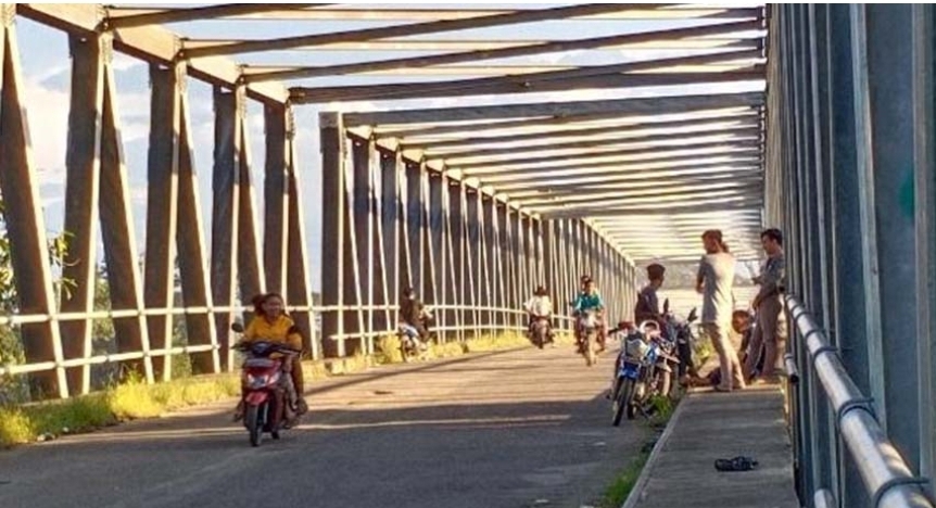 Jembatan Muara Rawas, Lokasi Nongkrong Favorit Remaja di Sanga Desa