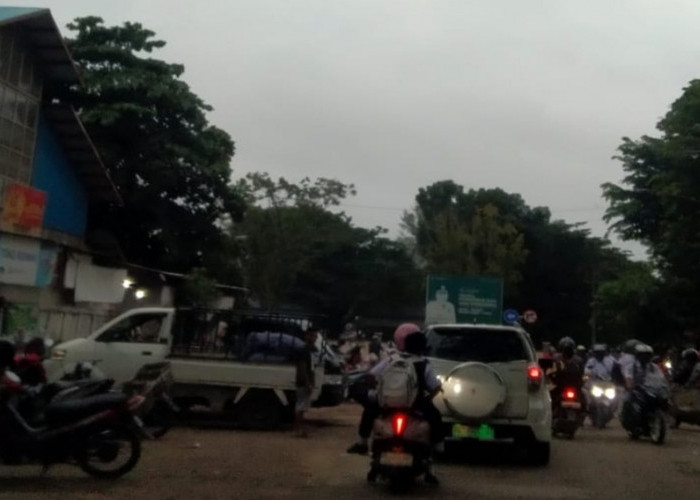 Jalan Depan Pasar Randik Sekayu Sering Terjadi Macet, Ternyata Ini Penyebabnya