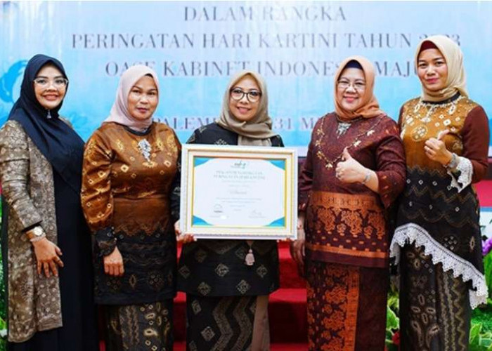 Warga Tungkal Jaya Terima Penghargaan Dari Gubernur Sumsel, Perempuan Inspiratif Dibidang Pertanian