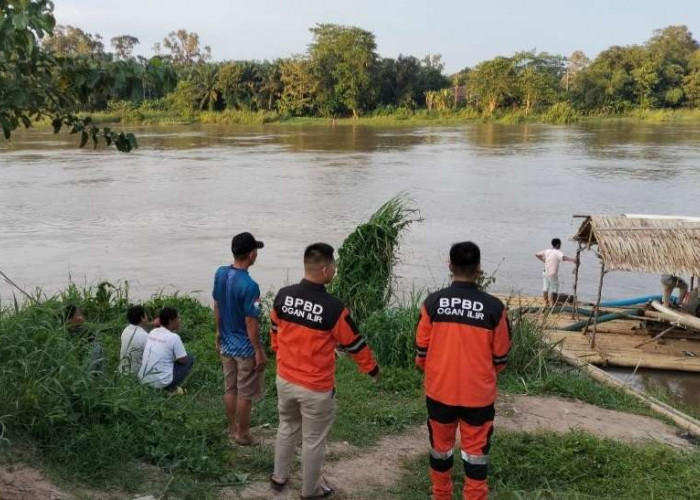 Hindari Penggerebekan Arena Judi di Ogan Ilir, Nekad Nyebur Ke Sungai, Informasinya Ada Anggota DPRD Terjaring