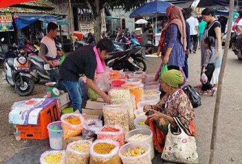 Pasar Kalangan Ngulak, Peminat Kue Kering Meningkat 