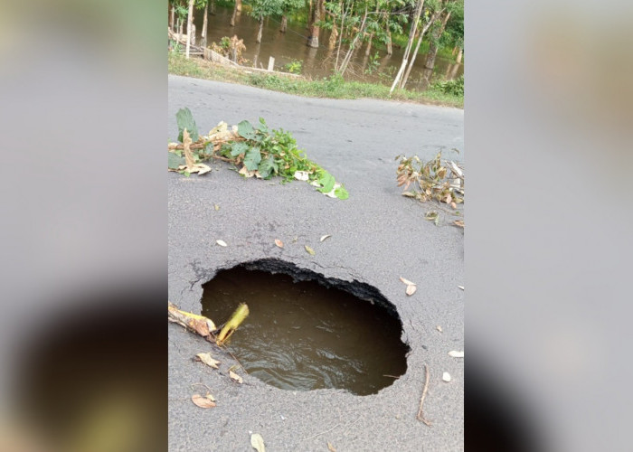 Terdampak Banjir! Jalinteng di Desa Bailangu Jebol, Pengendara Diminta Berhati-Hati 