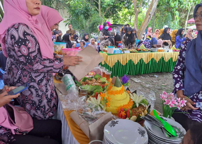 Semangat Warga Bumi Kencana Menyukseskan Tasyakuran HUT Desa Ke42, Tiap Dusun Bawa Tumpeng, Dimakan Bersama