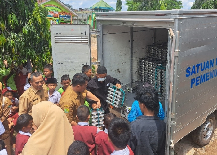 Program Makan Bergizi Gratis (MBG) Resmi Dimulai di SDN 1 Sungai Lilin, Disambut Antusias Siswa dan Orang Tua