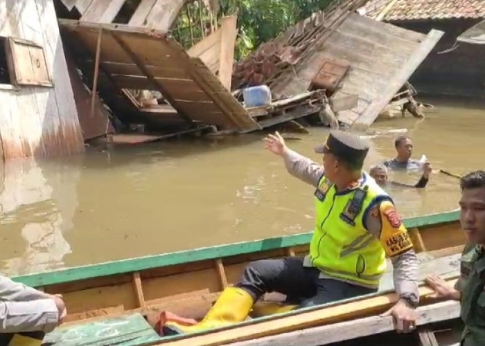 Satu Lagi Rumah Warga Sanga Desa Roboh Disapu Banjir, Kali Ini Terjadi di Desa Terusan