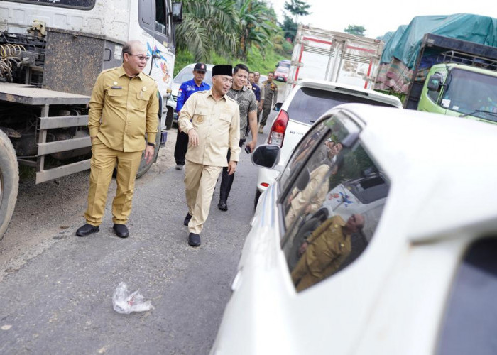 Jalintim di Bayung Lencir Macet Panjang, Ini Yang Dilakukan PJ Bupati Muba, Singgung Perlu Percepatan Tol