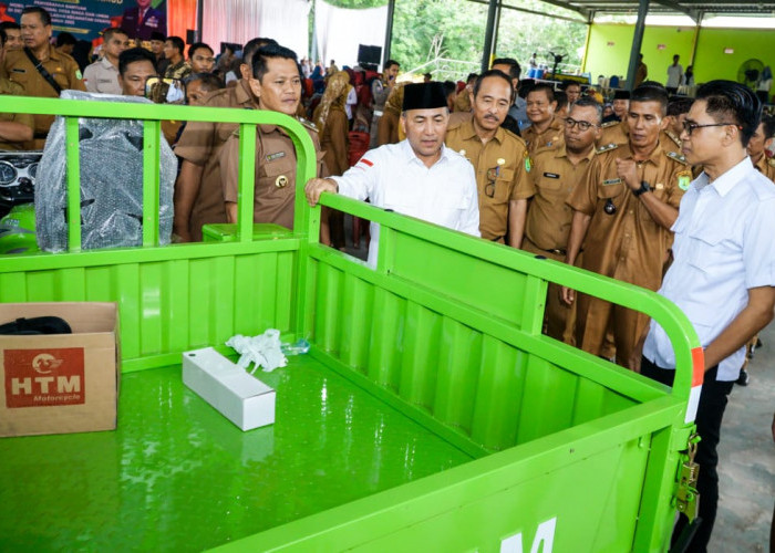 Pj Bupati Muba Salurkan Bantuan Pokir Dewan Kepada UMKM Dan Kendaraan Operasional Desa Siaga