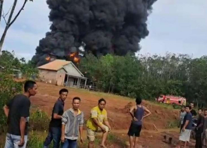 Kembali, Tempat Diduga Penimbunan BBM di Muara Enim Terbakar