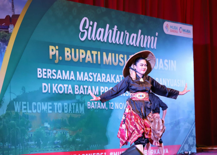 Tarian Nyadike Sawah Buat Nostalgia Warga Muba di Batam