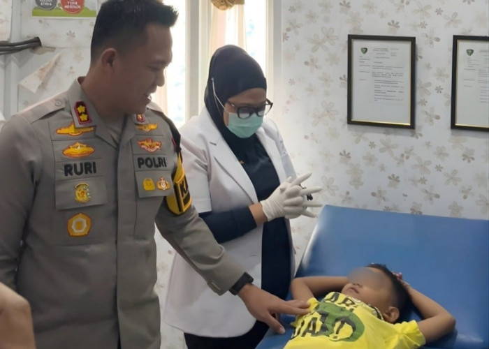 Melalui Program Jumat Berkah, Anak Petani Ikut Khitan Graris Polres Muba