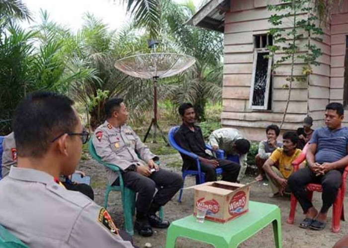 Kapolres Muratara dan Rombongan Berkunjung Ke Kampung Suku Anak Dalam, Ini Himbauannya