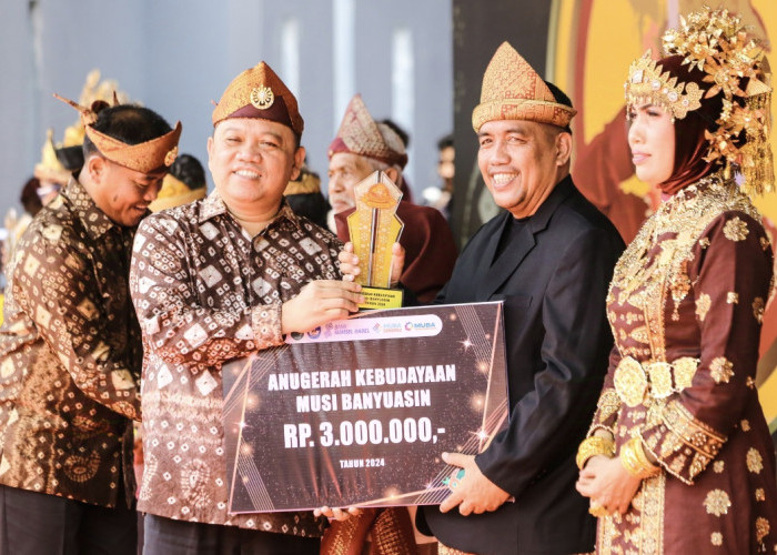 Puluhan Pelestari Seni, Cagar Budaya dan Adat Istiadat Terima Penghargaan di Festival Randik 