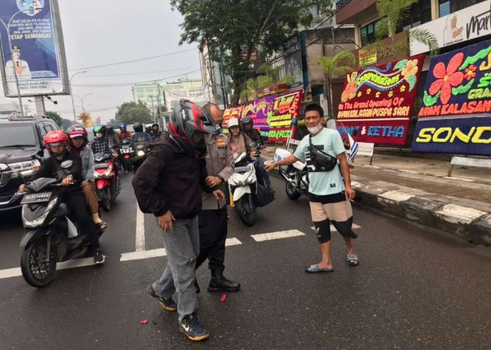 Kapolda Sumatera Selatan Bantu Korban Kecelakaan Lalu Lintas, Saat Hendak Berangkat Kantor