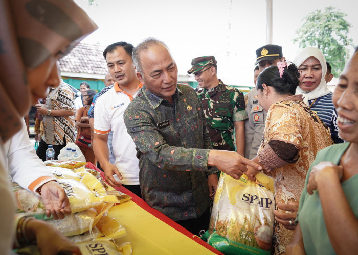 Pemkab Muba Gelar Operasi Pasar di Sungai Keruh, 8 Ton Beras dan 1.600 Liter Minyak Goreng Disalurkan