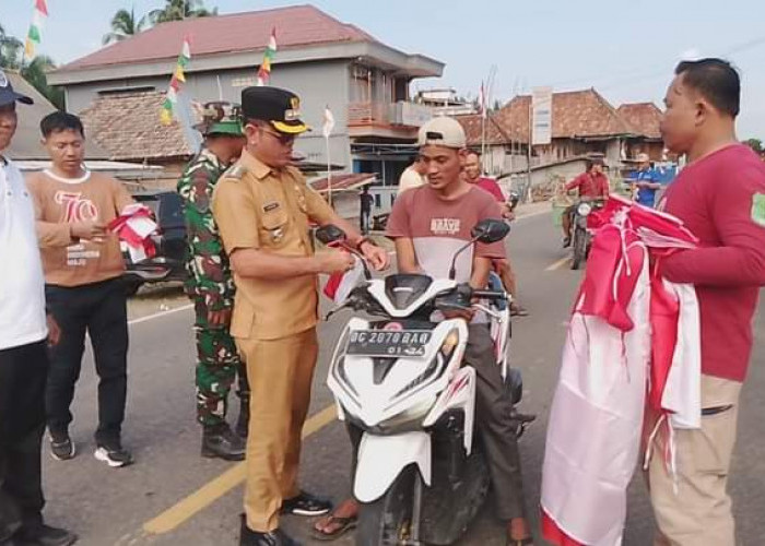 Forkopimcam Sanga Desa Bagikan 1000 Bendera Merah Putih dalam Rangka Peringatan HUT RI ke-79