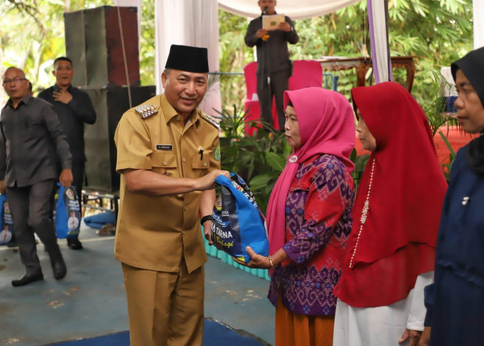  Karang Taruna  Berikan Bantuan 50 Paket Sembako