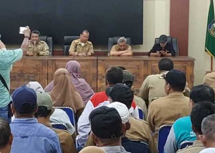 Kades dan Perangkat Desa di OKU Datangi Rumah Dinas Bupati, Keluhkan Soal Pencairan Gaji