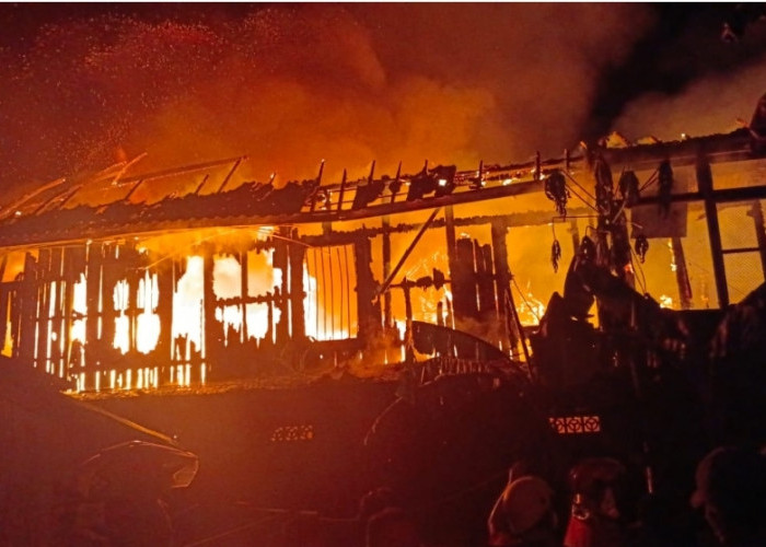 Kebakaran di 27 Ilir Palembang, 3 Bangunan Hangus Terbakar