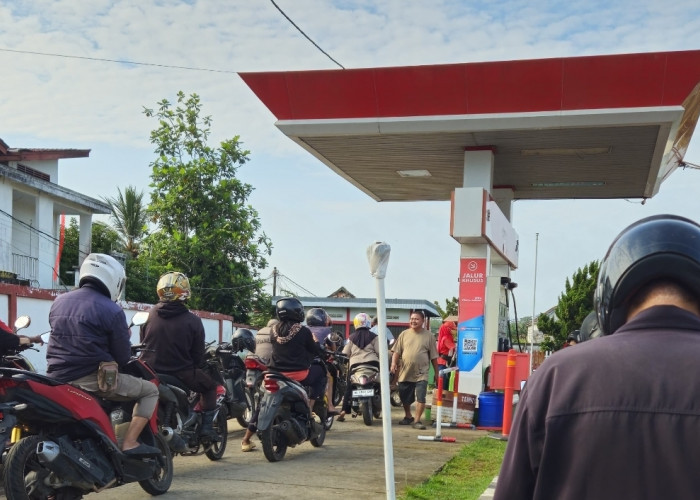 Jelang Idul Fitri, Warga Sekayu Kesulitan Dapatkan BBM, Antrean Kendaraan Mengular di SPBU