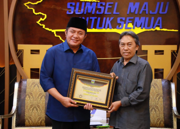 Gubernur H Herman Deru Terima Gelar Adat Minangkabau 