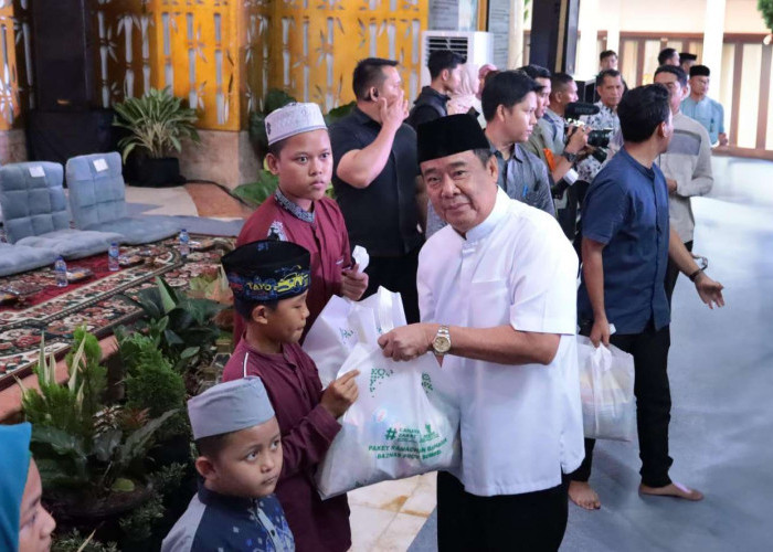 Safari Ramadhan Bersama Masyarakat OKI, Herman Deru Minta Pemkab OKI Jaga Stabilitas Bahan Pokok 