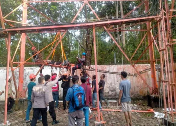 Warga Palembang Meninggal Diduga Tersengat Listrik Ketika Bekerja di Atas Tower di Belitung