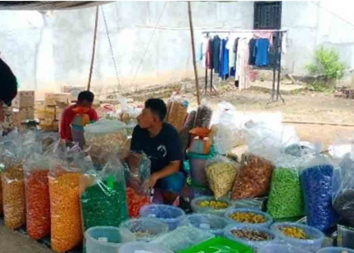 Hari Raya Idul Fitri 1445 H Segera Tiba, Penjual Kue Kering Mulai Bermunculan di Pasar Kalangan 