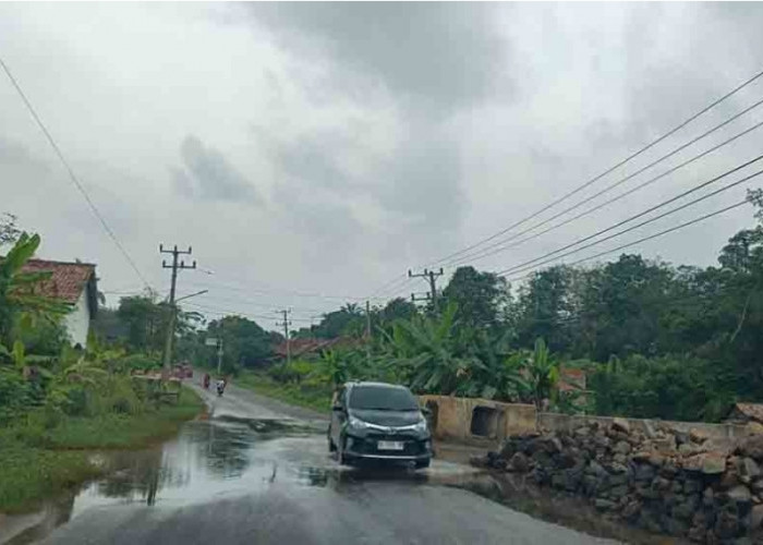 Sering Tergenang Banjir, Pengendara Merasa Terganggu Saat Melintasi Jalinteng di Kecamatan Lais