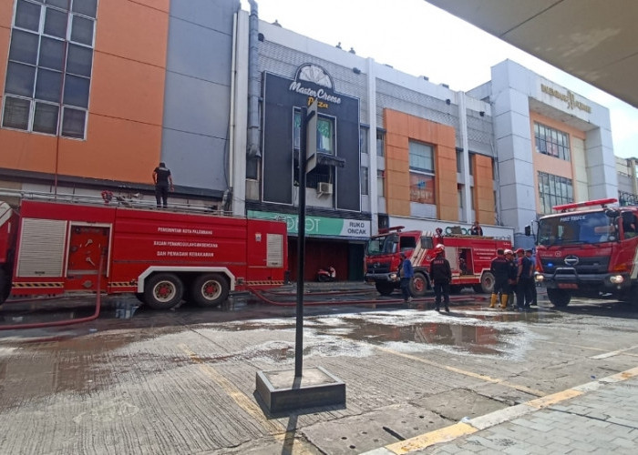 Kebakaran di Komplek PS Mall, 4 Jam Baru Berhasil Dipadamkan