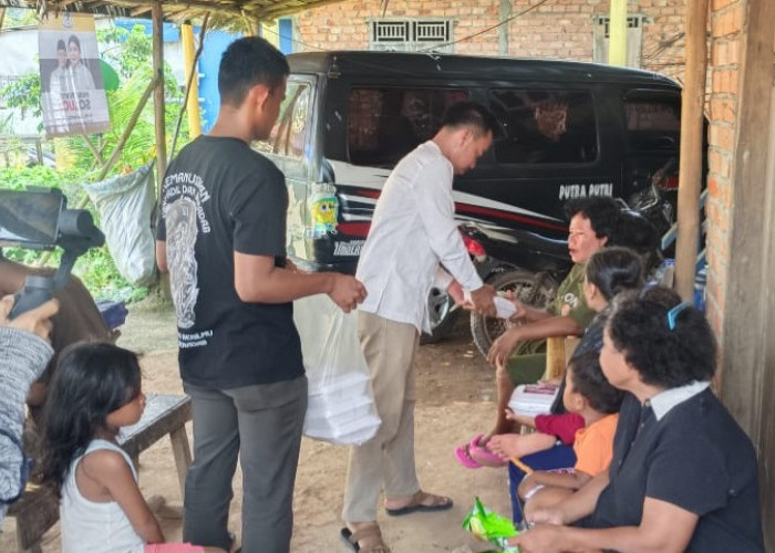 Puluhan Pemuda GPSL Sungai Lilin Bagikan 100 Nasi Kotak ke Anak Yatim dan Lansia