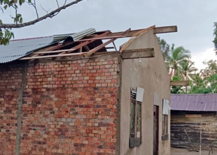 Angin Puting Beliung Hantam 27 Rumah di 4 Desa diwilayah Muara Telang Kabupaten Banyuasin