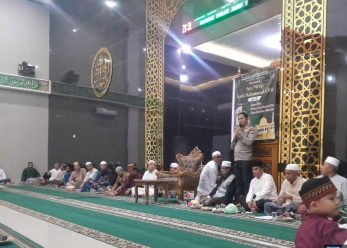 Kapolsek Bayung Lencir Hadiri Peringatan Isra Mi’raj, Ajak Warga Jaga Kamtibmas