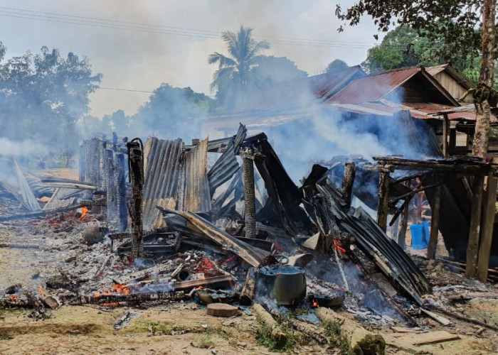 Sedih, Ditinggal Ambil BLT BBM, Rumah Warga Keramat Jaya Terbakar         