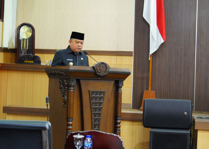 Hadiri Rapat Paripurna, Pj Bupati Muba H. Sandi Fahlepi Sampaikan Penjelasan 3 Raperda Inisiatif Pemkab Muba