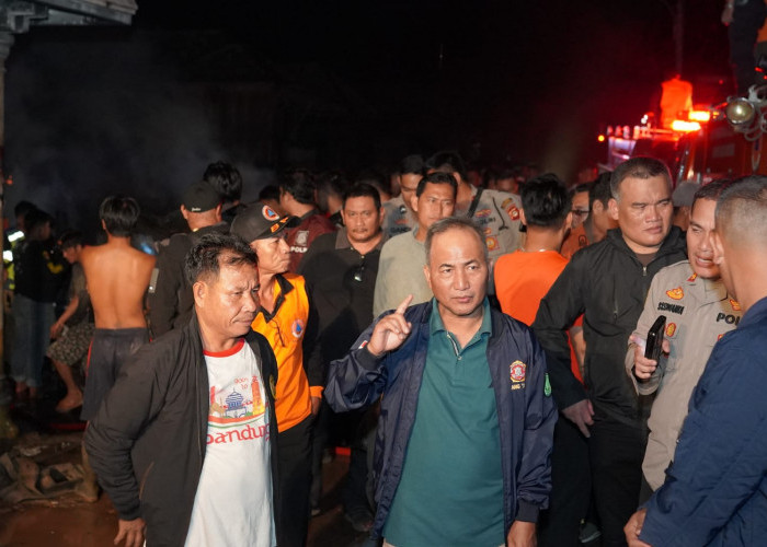 Pastikan Tidak Ada Korban Jiwa, Pj Bupati Apriyadi Turun ke Lokasi Kebakaran di Talang Leban