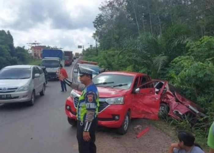 3 Mobil Avanza Terlibat Kecelakaan di Jalintim, Ini Penyebabnya