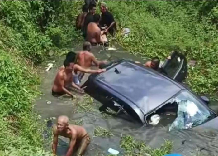 Kecelakaan Tragis di Jalinteng Sekayu Betung, Mobil Avanza Masuk Ke Rawa