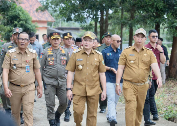 Pj Gubernur Resmikan Kampung Madani Serat Nanas Desa Bunut Kabupaten Muara Enim