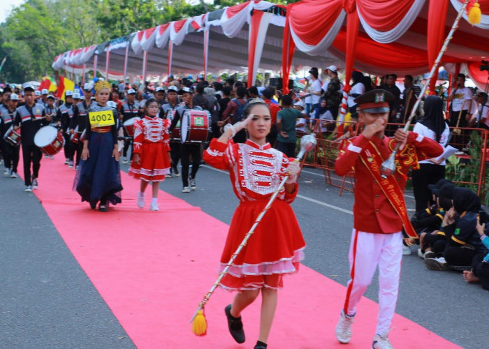 Drum Band Nada Berjaya SMP Perintis Ngulak Tampil Memukau di Karnaval HUT Muba ke-68