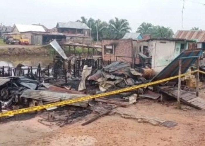 Api Dari Rumah Dayat, Hanguskan 7 Rumah di Desa Ibul Besar Ogan Ilir