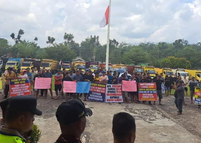 Aliansi Driver DT 10 Ton Gelar Aksi Damai di Kantor Kecamatan Sungai Lilin, Tolak Larangan Hauling Batubara