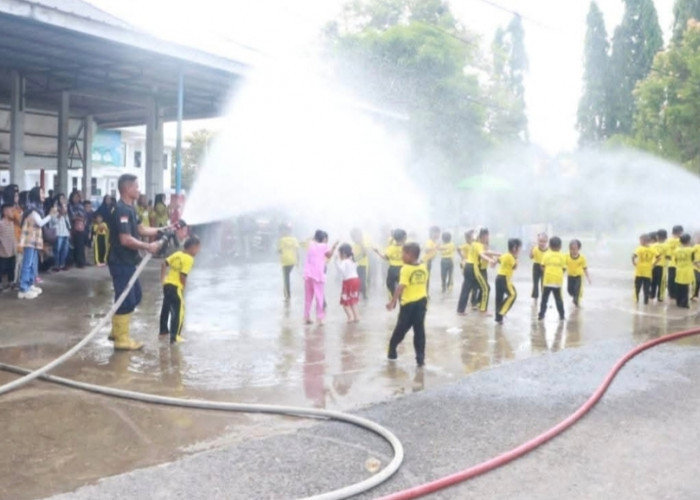 PAUD KB Kasih Ibu Bailangu Timur Kunjungi Pos Damkar Sekayu, Kenalkan Profesi Pemadam Sejak Dini