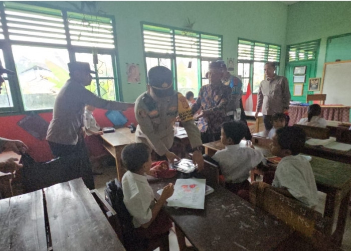 Dukung Asta Cita Pemerintah, Polsek Sanga Desa Berikan Makanan Sehat dan Bergizi