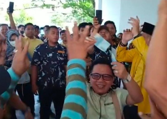 WADUH! Bawaslu Sumsel Bakal Tanggapi Serius Aksi Nyawer di Gedung KPU Oleh Bacaleg Golkar