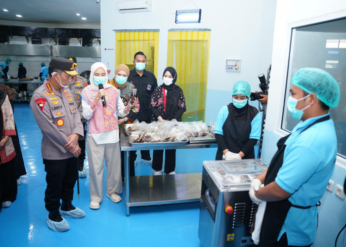 Kapolri Tinjau Layanan Gizi Polri di Palembang, Apresiasi Relawan yang Jadi Ujung Tombak Program Sosial