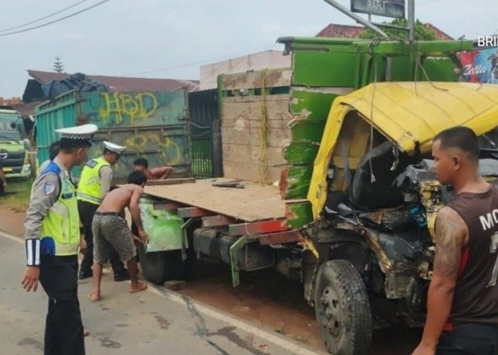 Tabrakan Beruntun 2 Truk dan 1 Sepeda Motor di Jalintim, Begini Nasib Pengendaranya