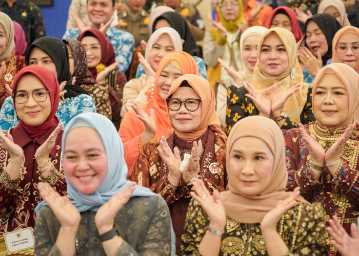 Ketua Dekranasda Muba Tampil Anggun di Festival Kreatif Sriwijaya, Dukung Penguatan Industri Wastra 