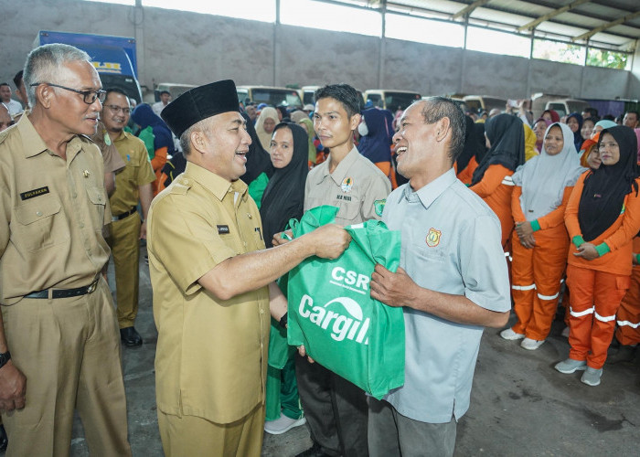 Senyum Sumringah 671 Pasukan Oranye Dapatkan Paket Sembako 