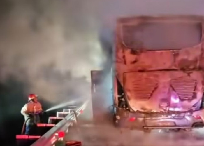 Bus Putra Remaja Solo - Jambi Terbakar di Tol Cipali, Begini Kondisi Penumpangnya