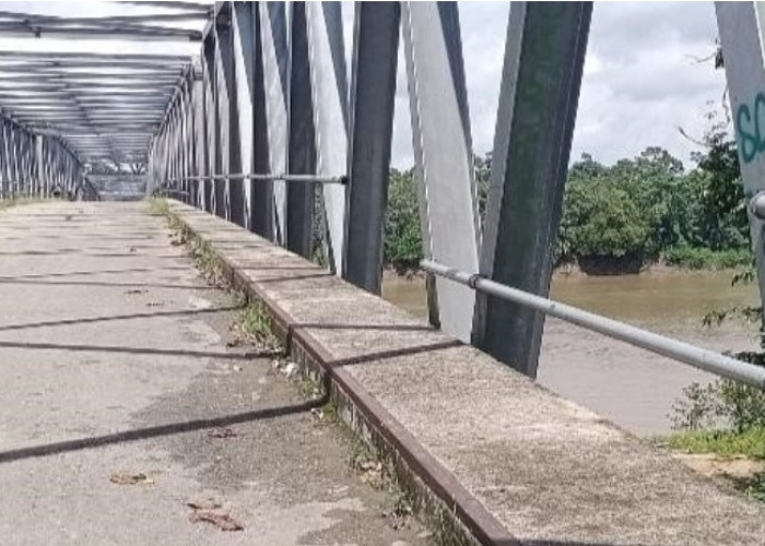 Menyedihkan, Besi Pagar Pengaman Jembatan Raib Diduga Dicuri